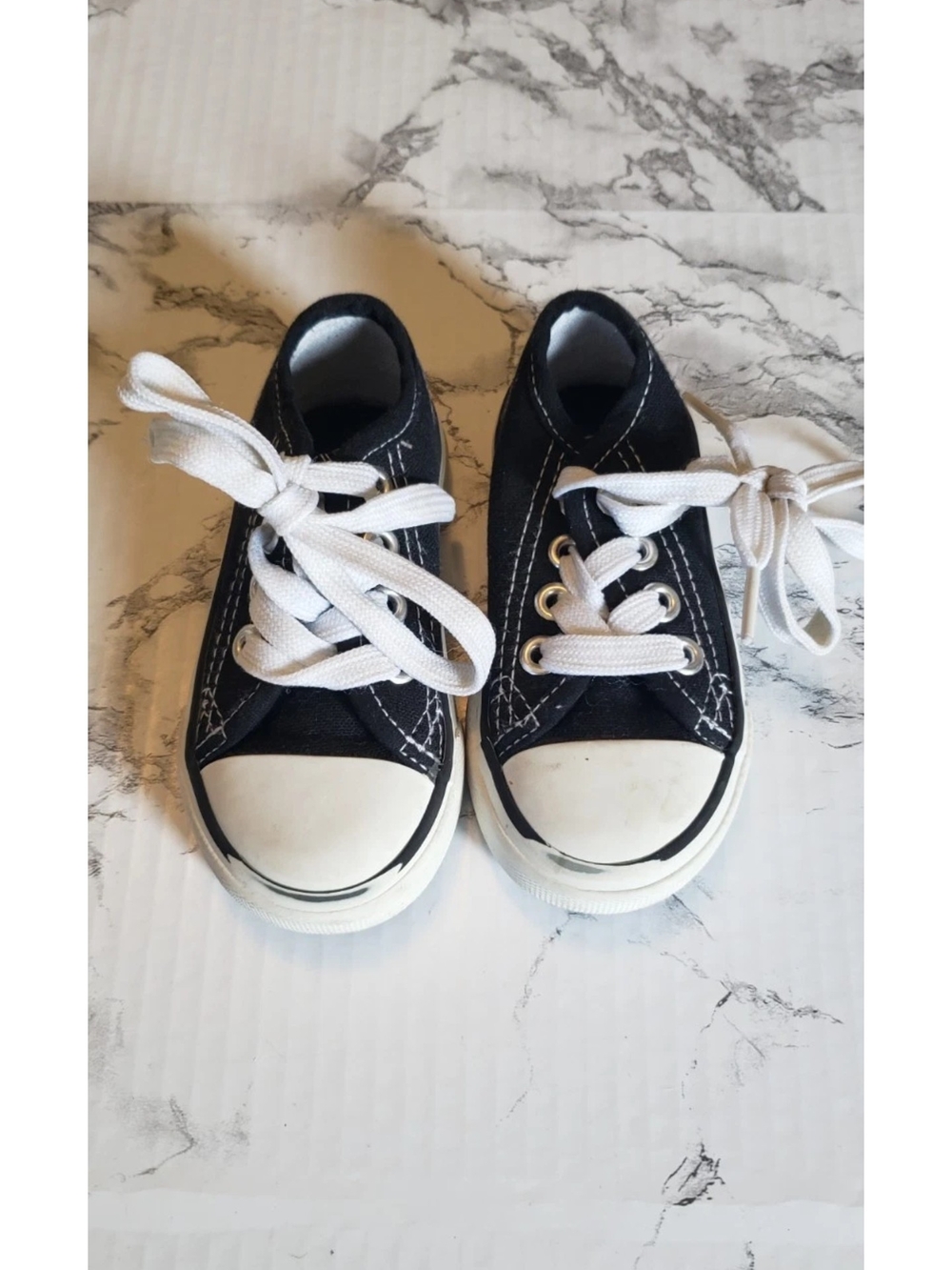 Natural Steps Black Canvas Kids‎ Sneakers with White Laces. Kids Size 5